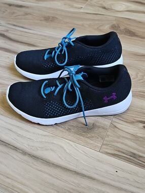 Under Armour Women Black Athletic Sneakers with Blue Laces